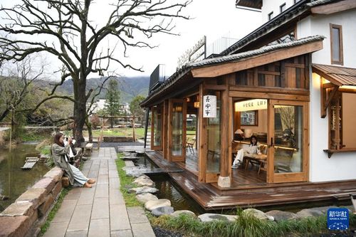 古村に春の観光シーズン到来 中国安徽省